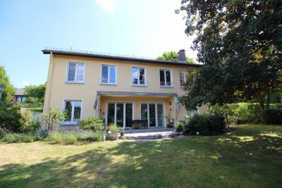Exklusives Einfamilienhaus im französischen Landhausstil
