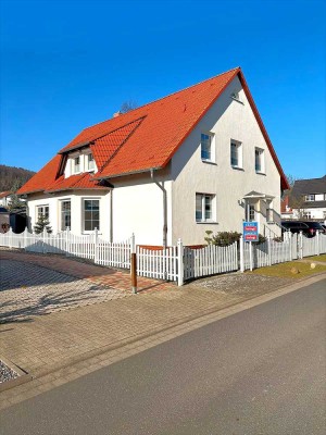 Vielseitiges Wohnhaus - ZFH o. EFH m. Einlieger/-Ferienwg., Büros – Toplage von Sassnitz auf Rügen
