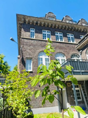 Sanierte Altbauwohnung (92m²) mit extra Nutzfläche (70m²) im Dachgeschoss