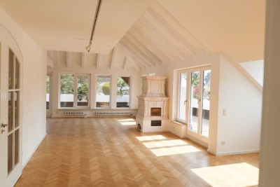 Helle, geräumige und umfassend renovierte/sanierte Dachgeschosswohnung in Harlaching