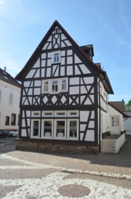 2 Zimmer- Maisonette-Wohnung mit EBK im Fachwerkhaus in Kelkheim-Mitte