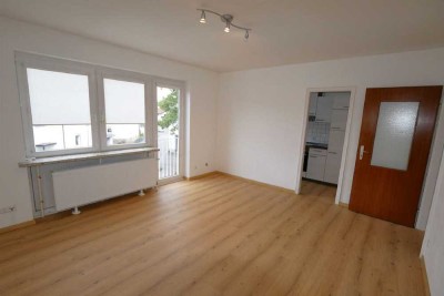Frisch renovierte Single-Wohnung mit EBK und Garage in Cortendorf