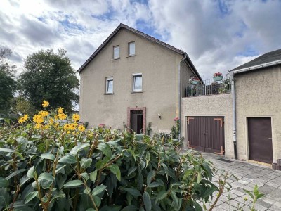 Zweifamilienhaus mit Grundstück, Ladengeschäft + 2 Garagen in Naunhof