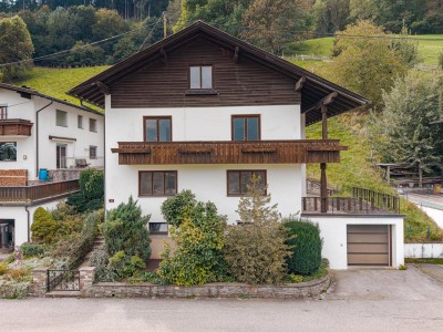 (Zweifamilien-)Wohnhaus am Waldrand in Ampass