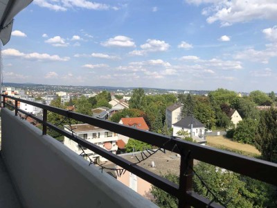 Helle, vollständig renovierte 2-Zimmer-Wohnung mit Balkon und Einbauküche in Wiesbaden