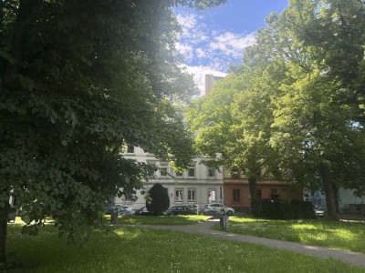 Erster Bezug nach Sanierung, 1A-Lage, altersgerechte exklusive 3-Zimmer-Altbau-Wohnung am Park