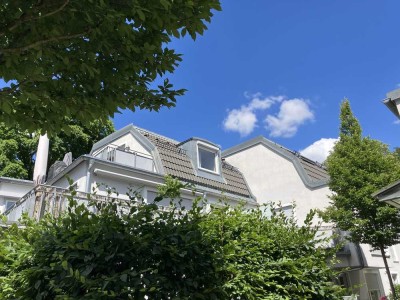 Neuwertige 3-Raum-DG-Wohnung mit Balkon und EBK