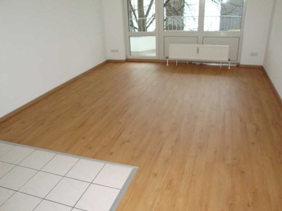 Zentrumsnähe, neu renovierte 1-Zi.-Wohnung, Balkon, Einbauküche, TG-Stellplatz, Wfl. ca. 33 m²