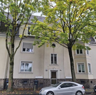 Stadtleben mit Komfort – 3-Zimmer OG-Wohnung mit Loggia & Tageslichtbad