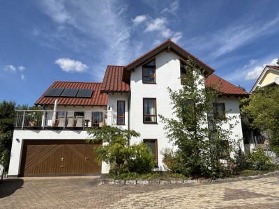 Sehr geräumiges Einfamilienhaus mit Einliegerwohnung