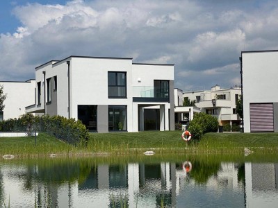 Architektenvilla am Wasser - hochwertiger Erstbezug