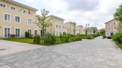 MODERNE DOPPELHAUSHÄLFTE IN IDYLLISCHER FAMILIENUMGEBUNG MIT KLEINEM GARTEN