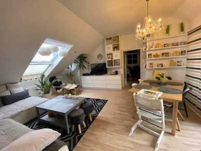 Stilvolle, sanierte 3-Raum-Dachgeschosswohnung mit geh. Innenausstattung mit Balkon und EBK