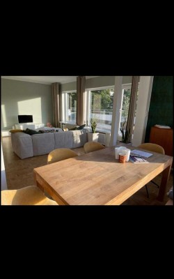 Exklusives Penthouse mit 2,5 Zimmern und Balkon in München Bogenhausen