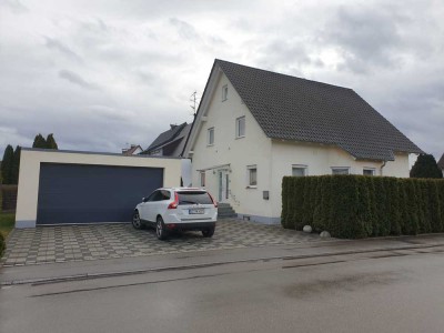 Günstiges 9-Raum-Einfamilienhaus mit luxuriöser Innenausstattung und EBK in Burgau