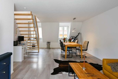 Helle Maisonette-Wohnung mit Balkon!