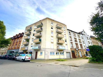 Großzügige, lichtdurchflutete 3 Zi.-Wohnung mit Balkon .