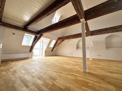 Erstbezug nach Sanierung: Traumhafte Maisonette-Loft-Wohnung  inmitten der Altstadt
