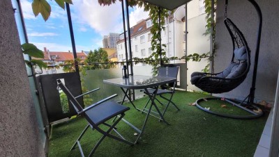 Sehr schöne 3-ZKB, Gäste-WC, modern -zentral gelegen mit großem Balkon ins Grüne