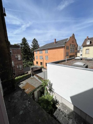 Großzügige Altbauwohnung mit Charme im Herzen von Karlsruhe- hochwertig ausgestattet  -WG geeignet