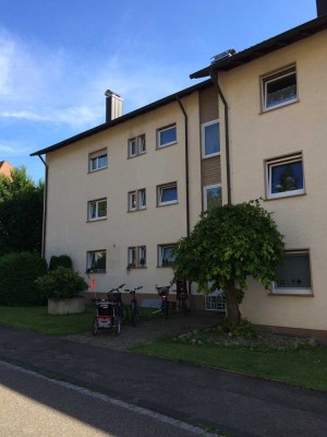 Ruhiges Wohnen in zentraler Lage: Helle 4,5-Zimmer-Wohnung mit Balkon & Garage