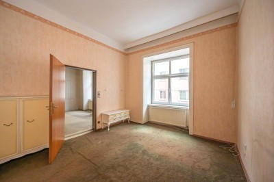 ++NEU++ Sanierungsbedürftige 4-Zimmer ALTBAUwohnung in Bester-Lage!