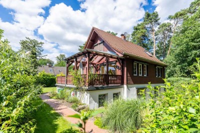 Idyllisch gelegenes 5-Zimmer-Einfamilienhaus mit Pool und  geh. Innenausst.