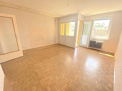 NEUER PREIS! PROVISIONSFREI VOM EIGENTÜMER! UNSANIERTE 3-ZIMMER WOHNUNG MIT LOGGIA BEIM COLOSSEUM21!