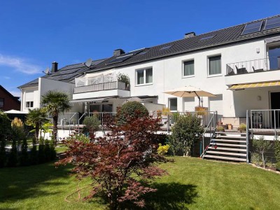 Großzügige Erdgeschosswohnung mit Souterrain, großer Terrasse, Garten, Kamin usw.