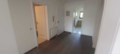 TOP : 4,5Zi,  Neu Renoviert, Home-Office, Ortsrandlage