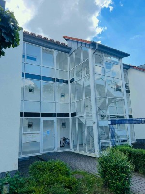 Vermietete 3-Raum-Wohnung mit Einbauküche, 2 Balkonen + Kfz-Stellplatz im Grünen