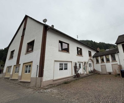 Großzügiges Anwesen mit ELW in Offenbach-Hundheim