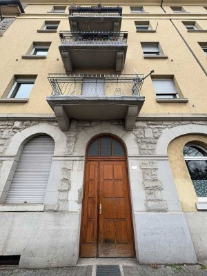 Gut gelegene 2-Zimmer-Wohnung mit 2 Balkonen und Einbauküche in der Weststadt.