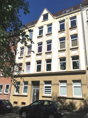 Helle 2-Zimmer-Whg. mit Balkon in gepflegtem Altbau // Braustr. 8, Kiel
