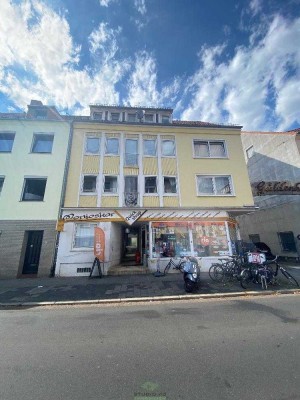 Modernisierte Zwei-Zimmer Dachgeschoss-Wohnung in der Neustadt