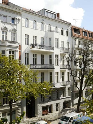 BEZUGSFREI Dielen-Altbau in Bestlage Berlin-Moabit mit Balkon!