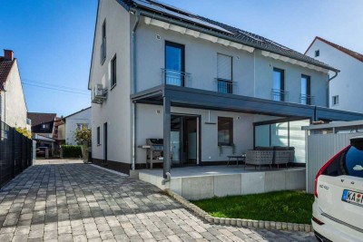 NEUWERTIG UND ENERGIEEFFIZIENT: perfekt für die junge Familie