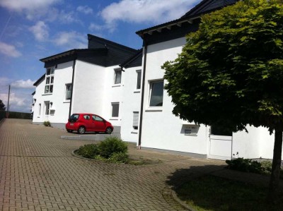 KOMPLETT MÖBLIERTE, barrierefreie schöne Wohnung im 1.OG