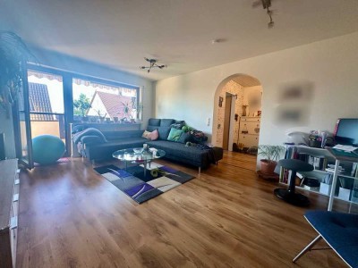 Bezugsfrei 01.03.2026, Helle 4-Zi-Wohnung mit Garage in kleiner Wohneinheit