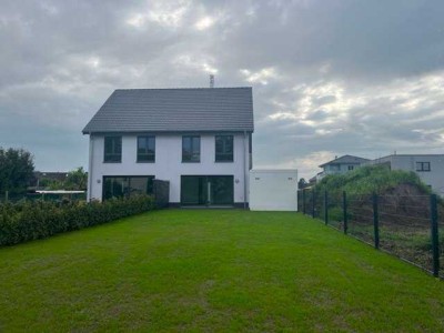 Neues Jahr 2026  in neuen Traumhaus?  Moderne Doppelhaushälfte mit großzügigem Garten