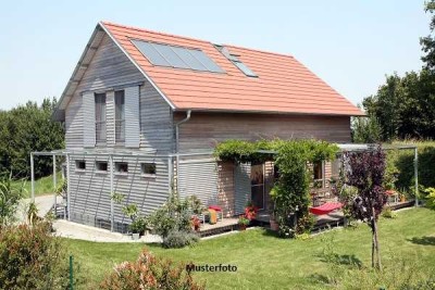 Ferienhaus in Holzbauweise auf großen Grundstück