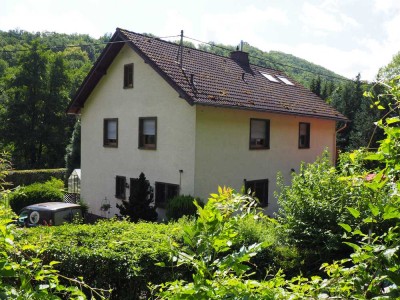 Rarität ! Tolles Haus, fast Alleinlage, Außenpool,  inmitten der Natur und doch zentral,