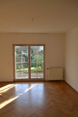Stilvolle,  3,5-Zimmer-Hochparterre-Wohnung mit Einbauküche in Murr