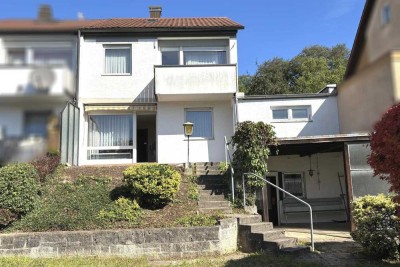 Reiheneckhaus mit sonnigem Garten in ruhiger Ortsrandlage von Endersbach