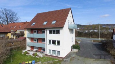 Klasse Kapitalanlage: Modern renovierte DG-Wohnung mit Balkon in Bindlach!