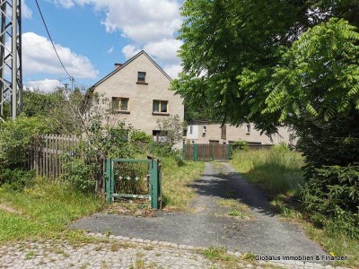 Bauernhaus mit Nebengebäuden