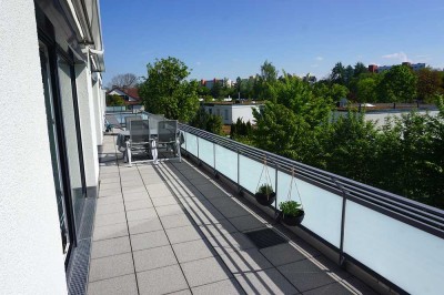 Exklusives 3,5-Zimmer-Penthouse mit großer Süd-Dachterrasse, EBK, Lift, 2 Bädern und TG in Trudering