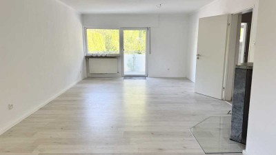 Zollhausstraße! Helle, gepflegtes REH 98 m², mit zwei Balkonen, Einbauküche, Laminat