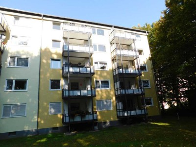 Neu renovierte Familienwohnung mit Balkon und 4 Zimmern!