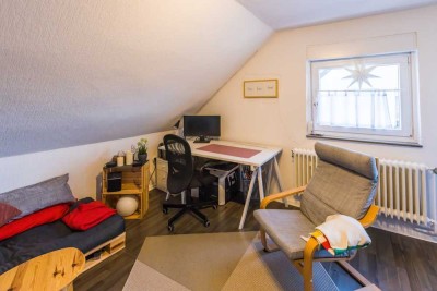 „Uni, Küche, Chill – alles da! Dachwohnung im Osnabrücker Süden ab Juli zu haben“